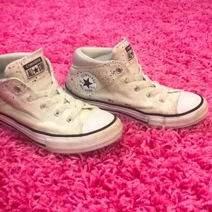 Kids converse